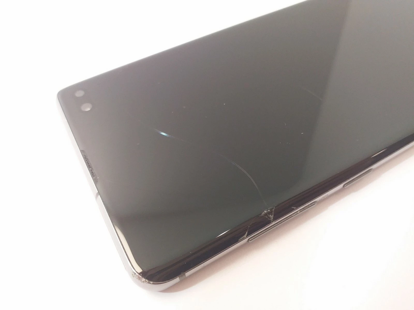 telefon-samsung-galaxy-s10-8128gb-64-czarny-sm-g975-przekatna-ekranu-640