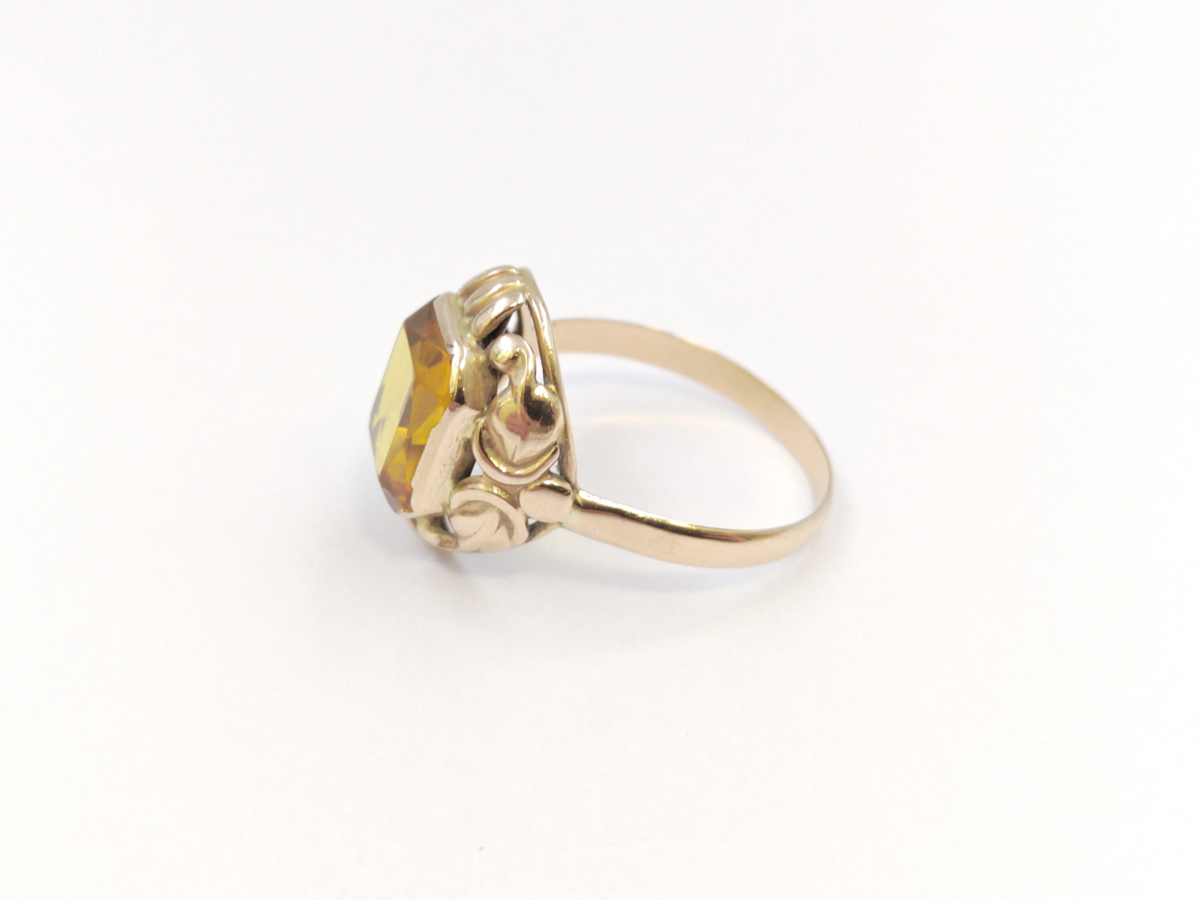 wyrob-jubilerski-uzywany-zloty-pierscionek-z-kamieniem-p585-490g-r25-material-15835-2