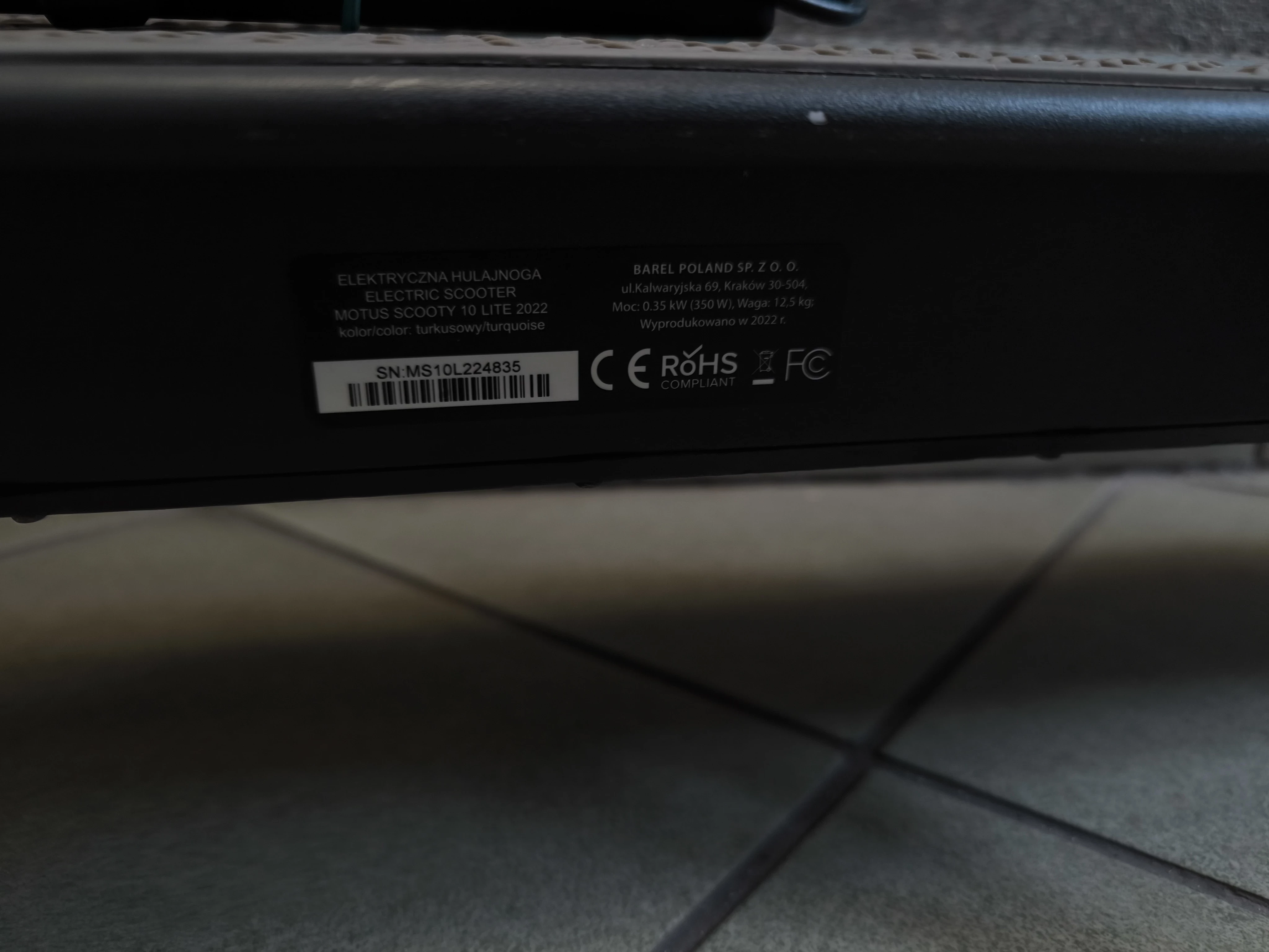 hulajnoga-elektryczna-motus-scooty-10-lite-2022-ladowarka-predkosc-maksymalna-2000
