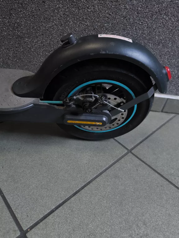 hulajnoga-elektryczna-motus-scooty-10-lite-2022-ladowarka-moc-silnika-35000