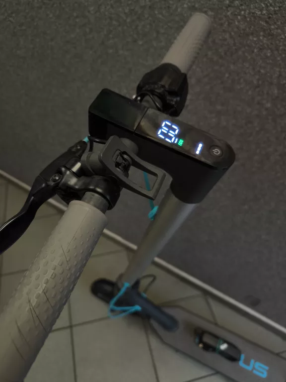 hulajnoga-elektryczna-motus-scooty-10-lite-2022-ladowarka-ean-gtin-5901821996143