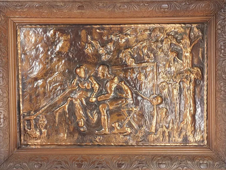 DUŻY OBRAZ METALOPLASTYKA W DREWNIANEJ RAMIE. WIEJSKI PEJZAŻ 61X45 CM