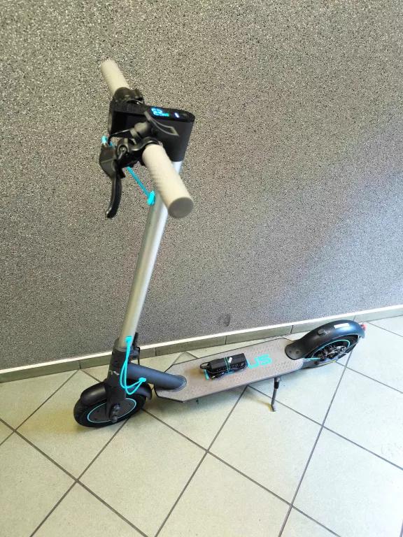 HULAJNOGA ELEKTRYCZNA MOTUS SCOOTY 10 LITE 2022, ŁADOWARKA