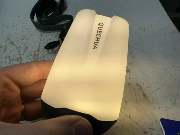 LAMPKA KEMPINGOWA ŁADOWANA QUECHUA BL230 USB