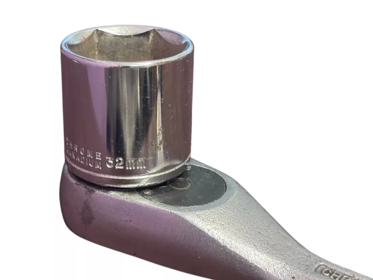 KLUCZ NASADOWY GRZECHOTKA 32MM