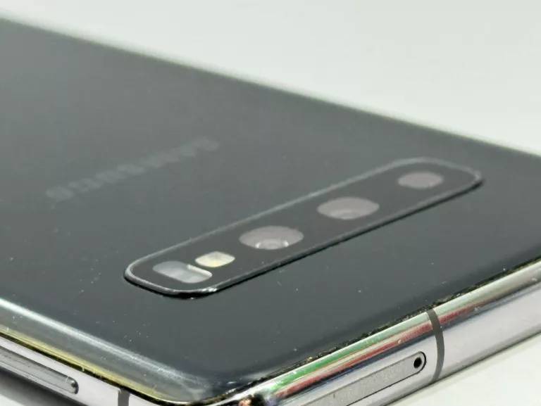 SAMSUNG S10 PĘKNIETY