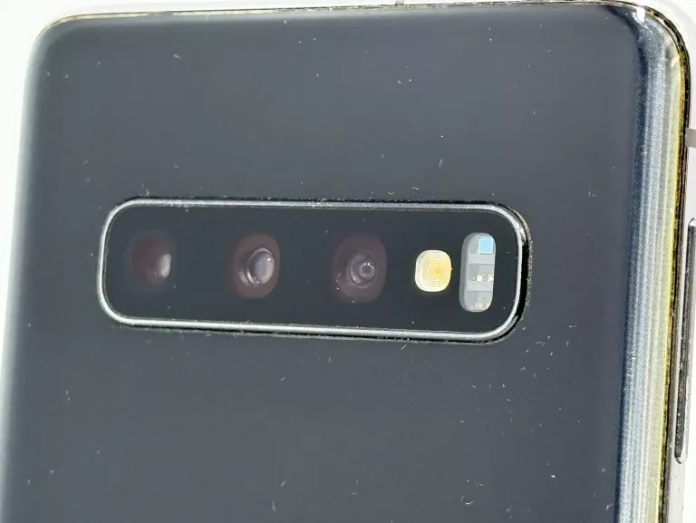 SAMSUNG S10 PĘKNIETY