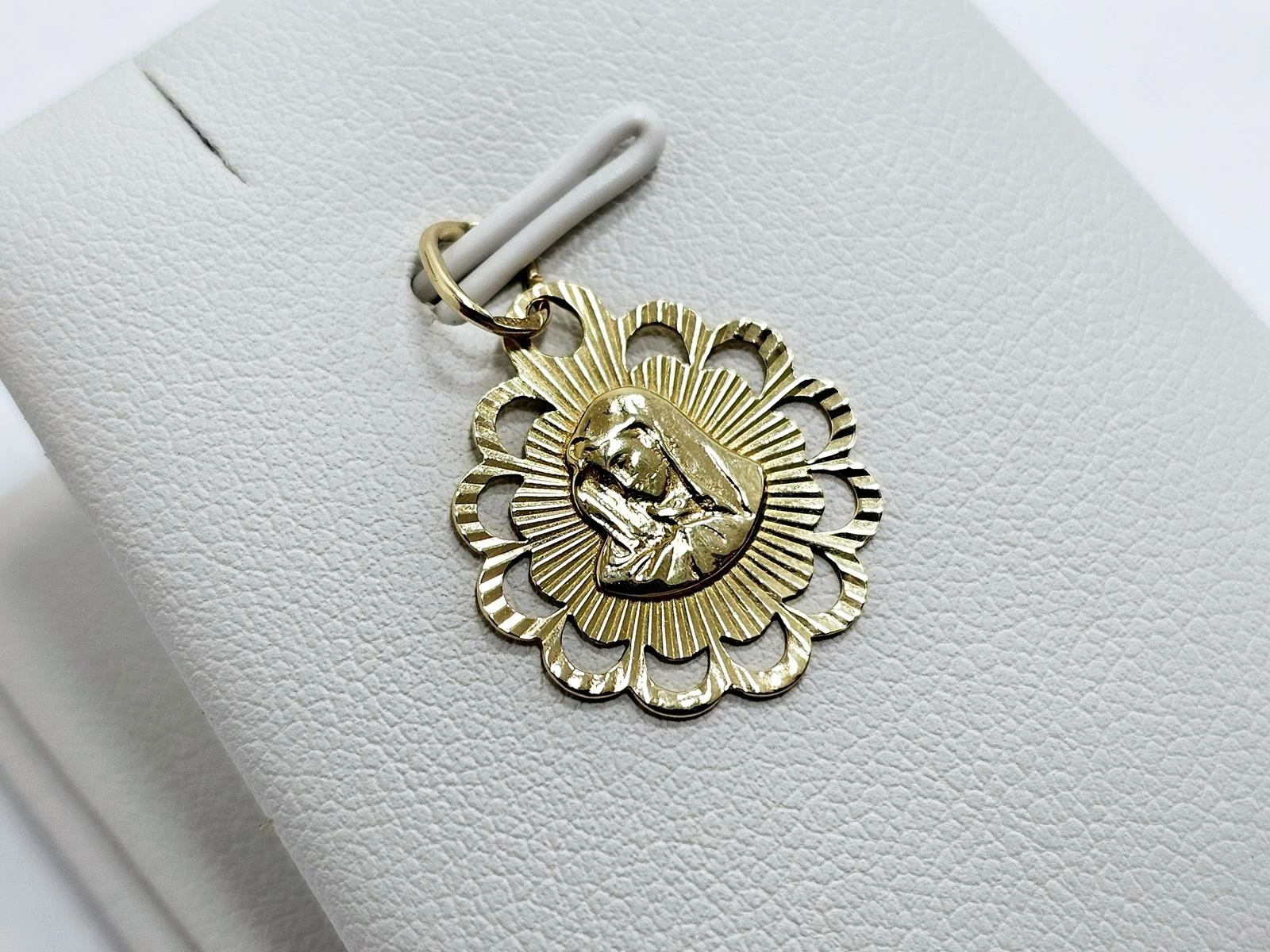 zlota-zaiweszka-matka-boska-pr585-097g-marka-226434-1704211