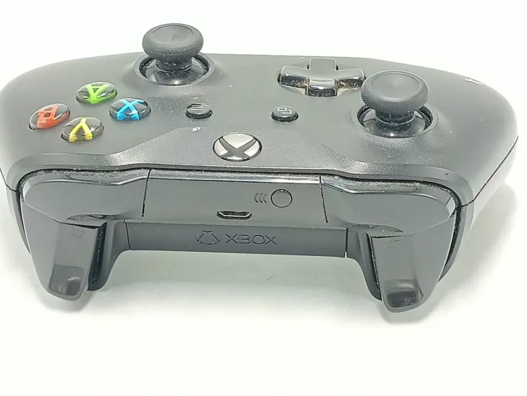 PAD DO XBOX ONE MODEL 1708 DRYFUJĄCY ANALOG PRAWY