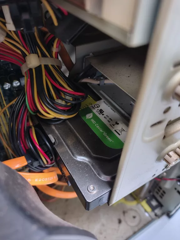 komputer-stacjonarny-czarny-w7-amd-na-czesci-typ-dysku-twardego-201769-208981