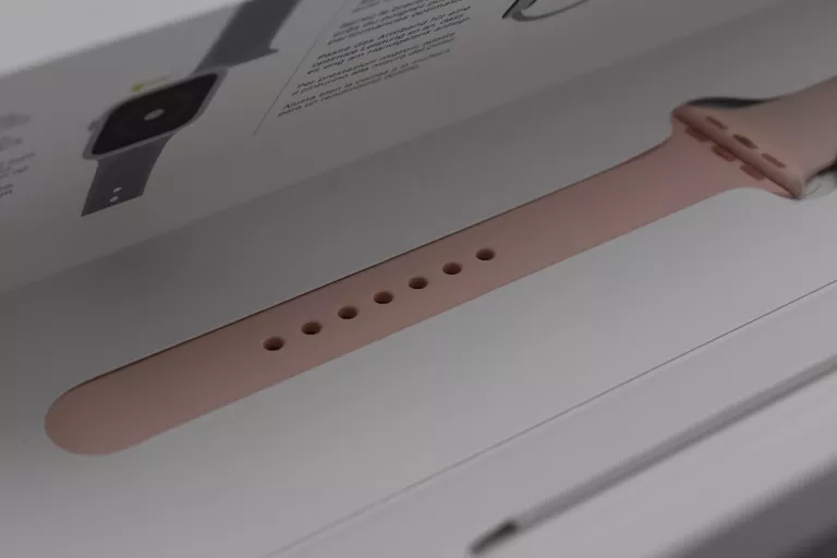 SMARTWATCH APPLE WATCH SERIES 4 GOLD ALUMINUM PINK SAND