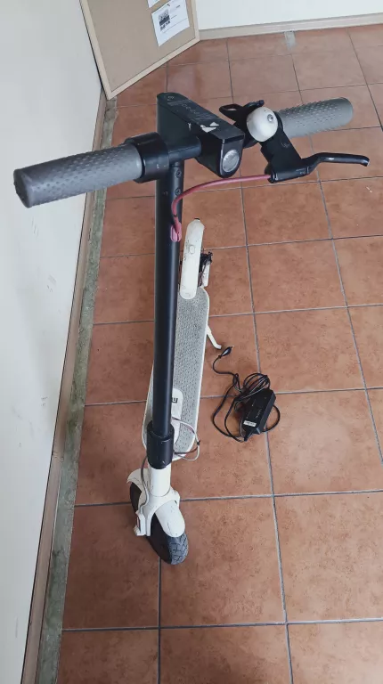 HULAJNOGA ELEKTRYCZNA XIAOMI M365 BIAŁA