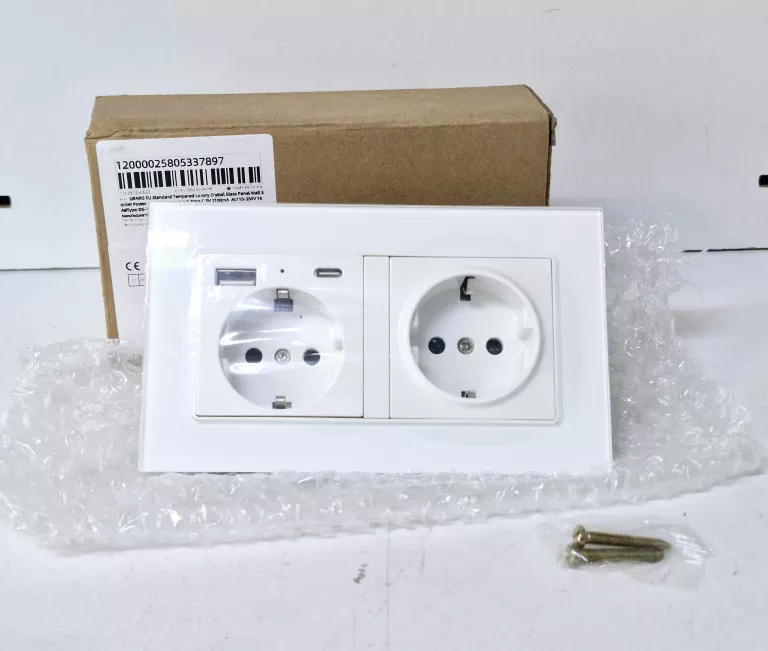 GNIAZDKO ELEKTRYCZNE PODWÓJNE USB/USB-C