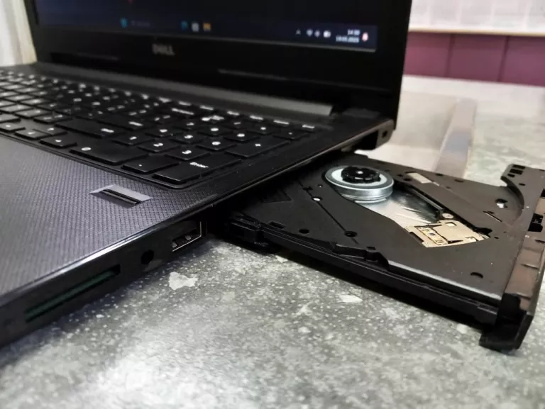 DELL VOSTRO 15 3000 SERIES I5 8GB/500GB WIN 11 PRO
