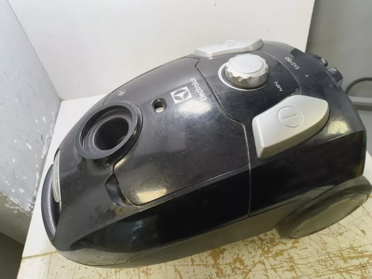 ODKURZACZ ELECTROLUX  EEG42EB