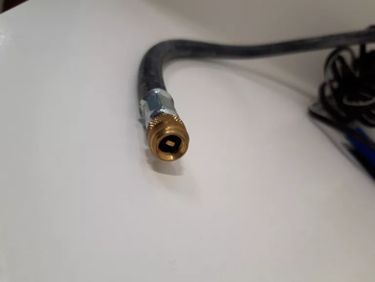 KOMPRESOR + KLEJ DO OPON VW AUDI SEAT SKODA 8D0012615B