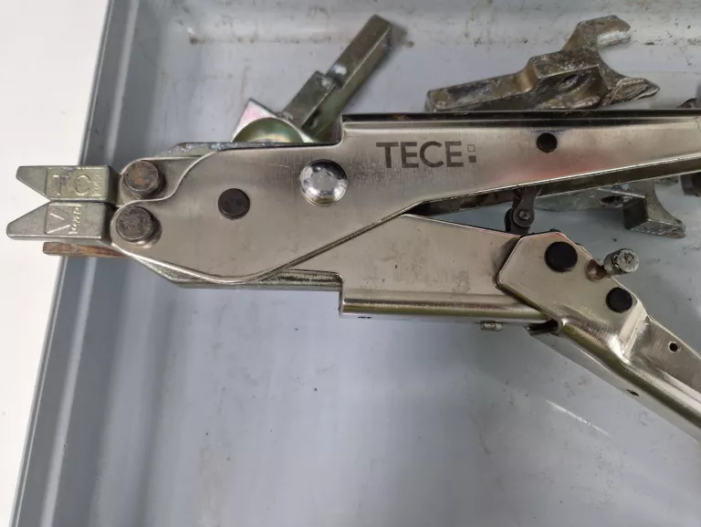 TECE 14/16 ZACISKARKA RTECZNA DO RUR WALIZKA
