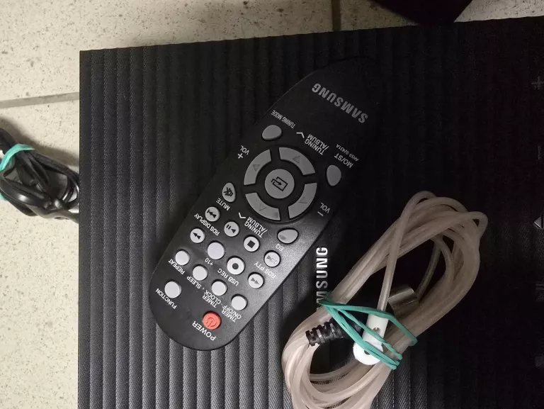 MINI WIEŻA SAMSUNG MM-J320 + PILOT
