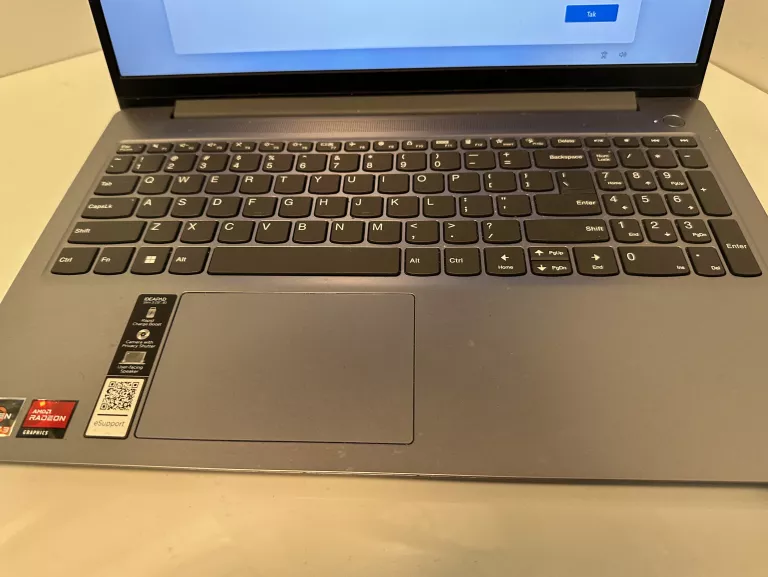 LAPTOP LENOVO IDEAPAD SLIM 3 RYZEN 3 7320U