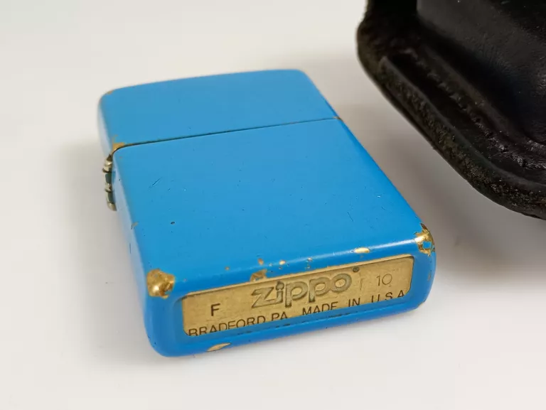 ZAPALNICZKA ZIPPO SKY - NIEBIESKA WRAZ ZE SKURZANYM ETUI