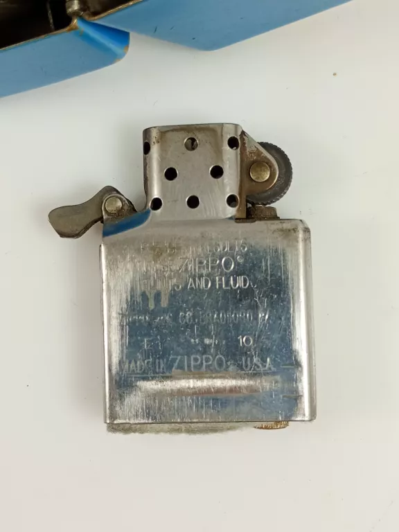 ZAPALNICZKA ZIPPO SKY - NIEBIESKA WRAZ ZE SKURZANYM ETUI