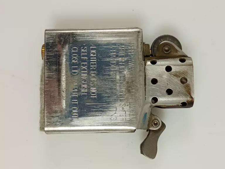 ZAPALNICZKA ZIPPO SKY - NIEBIESKA WRAZ ZE SKURZANYM ETUI