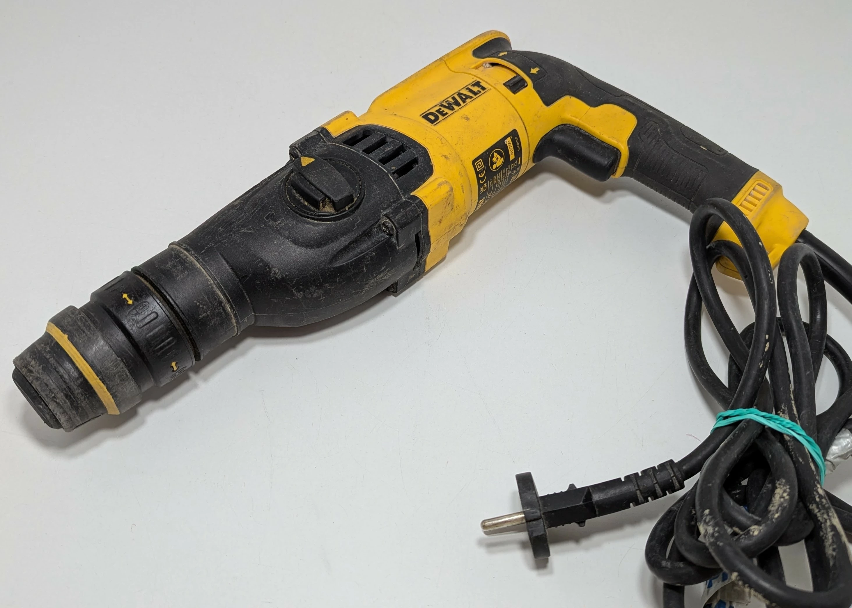 mlotowiertarka-dewalt-d25134-qs-opis-ean-gtin-0791945143159
