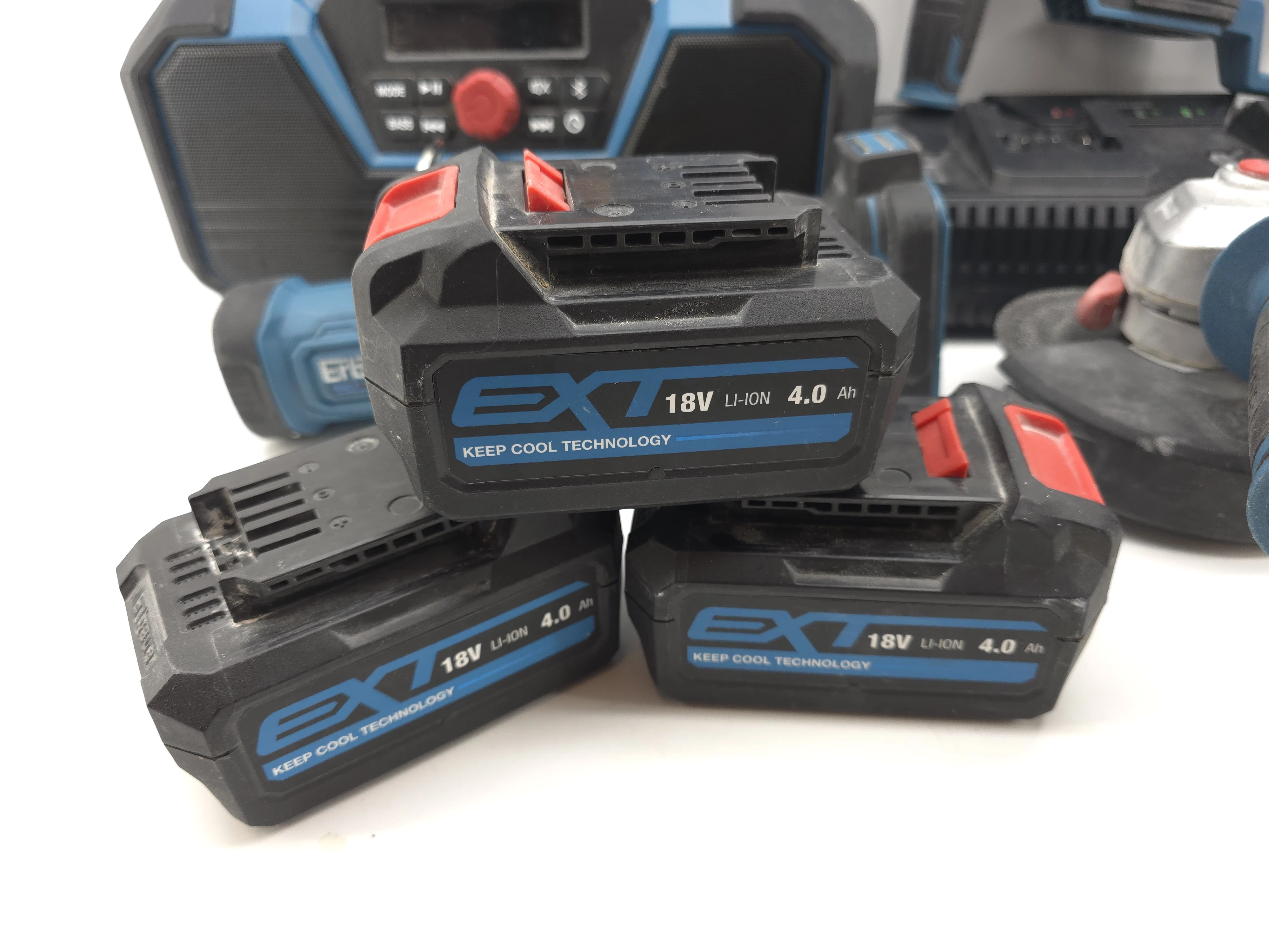 zestaw-narzedzi-erbauer-mlotowiertarka-katowka-wkretarka-radio-3x-aku-opakowanie-235825-392085