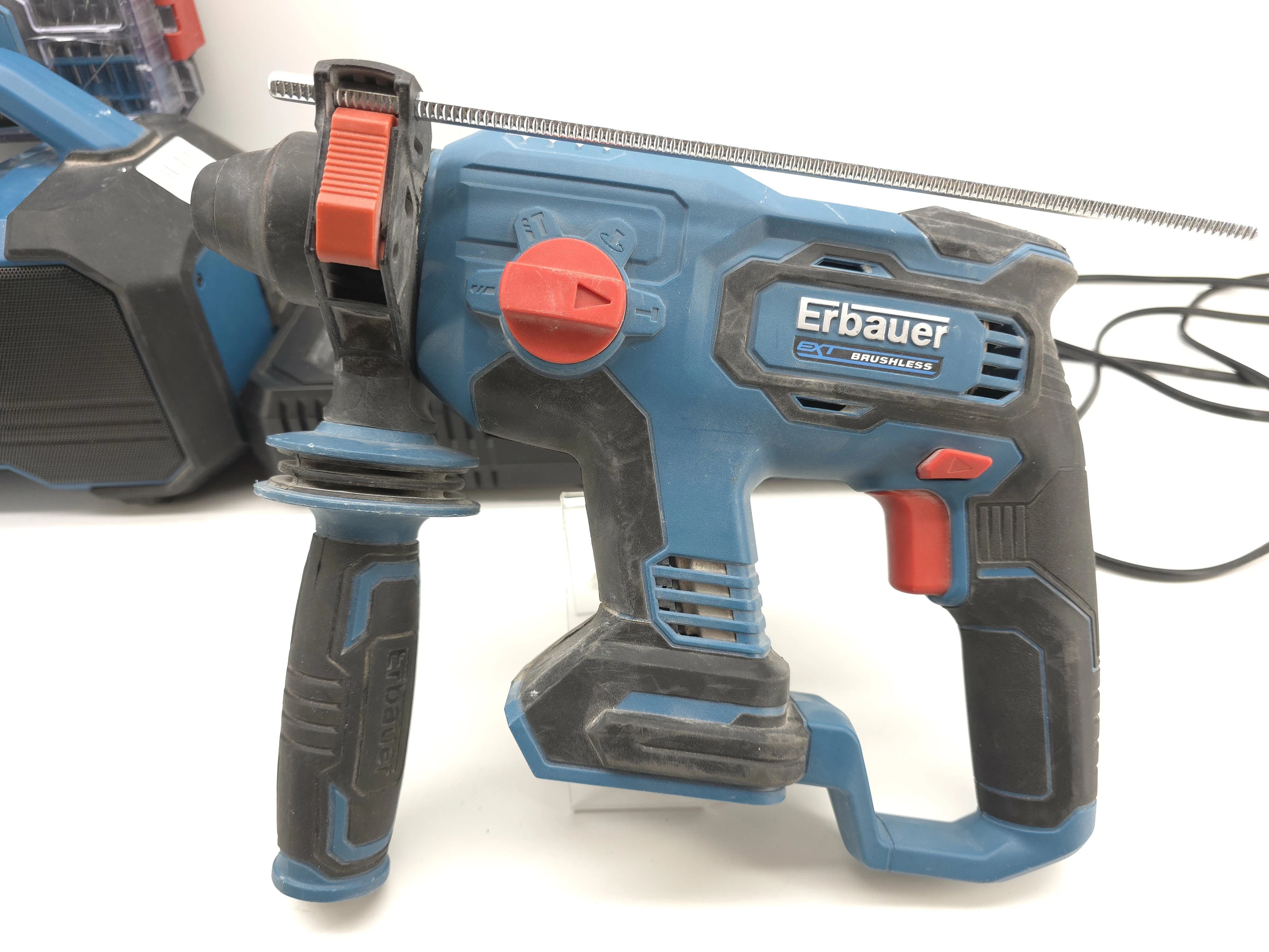 zestaw-narzedzi-erbauer-mlotowiertarka-katowka-wkretarka-radio-3x-aku-liczba-akumulatorow-235817-392057