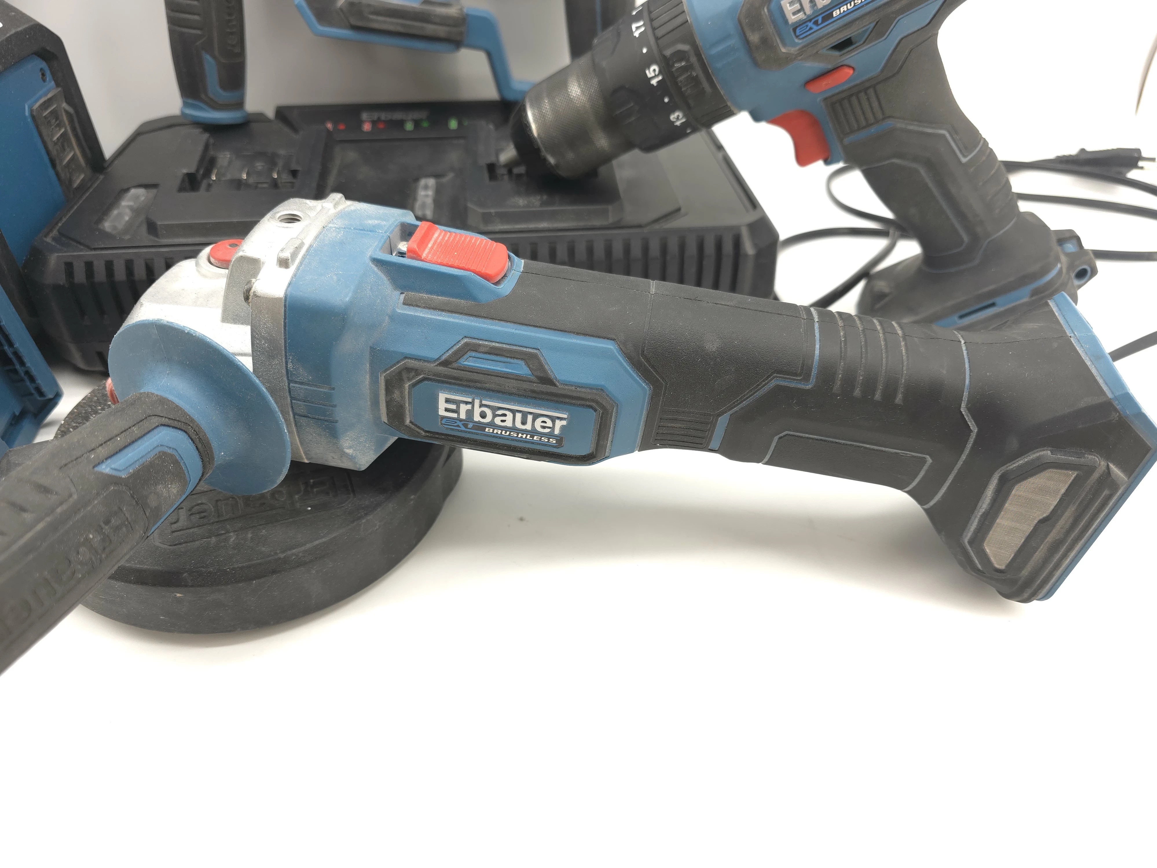 zestaw-narzedzi-erbauer-mlotowiertarka-katowka-wkretarka-radio-3x-aku-kod-producenta-zestaw-ext18v-15-produktow