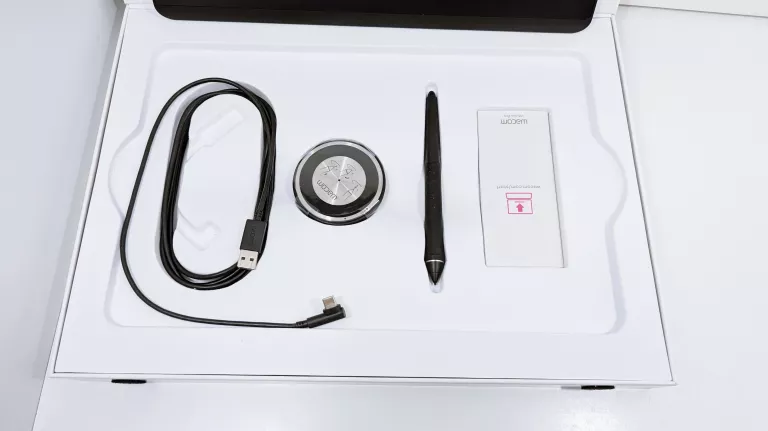 TABLET GRAFICZNY WACOM INTUOS PRO M PTH-660 ZESTAW