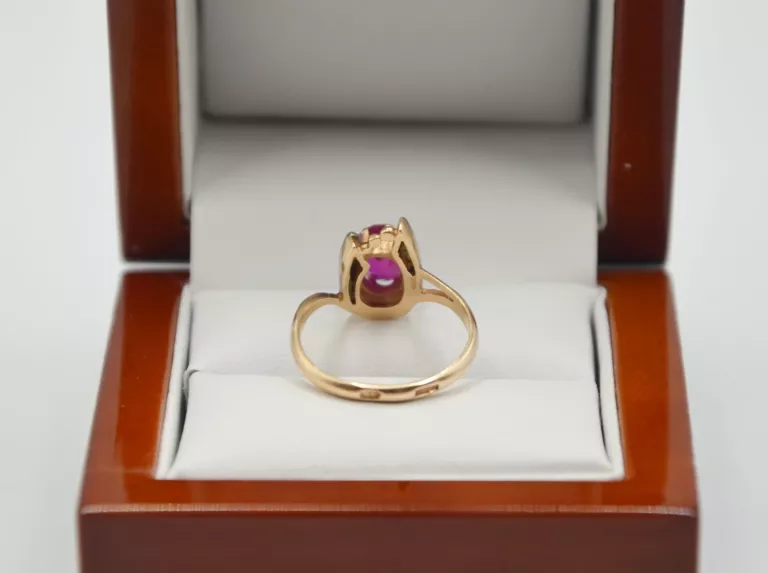 ZŁOTY PIERŚCIONEK Z RÓŻOWYM KAMIENIEM (585) W:3,36G R:13