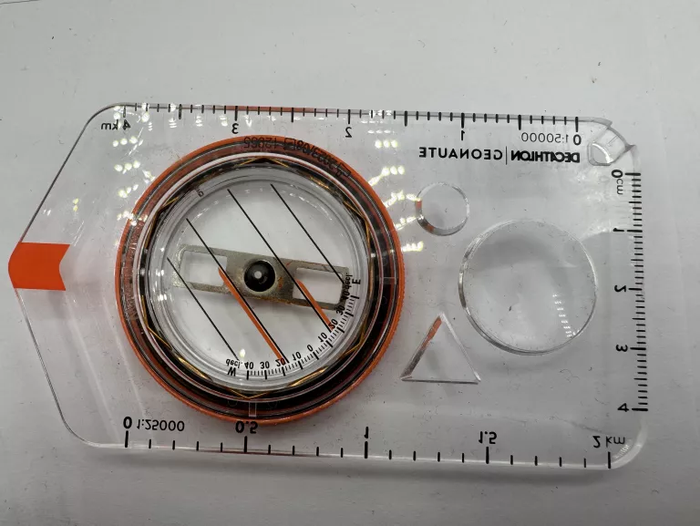 kompas-mapowy-decathlon-dla-turystow-ean-gtin-4046872355622