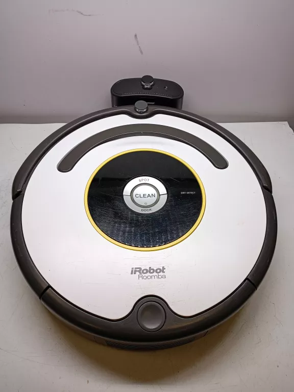 ROBOT SPRZĄTAJĄCY IROBOT ROOMBA 620 CZARNY