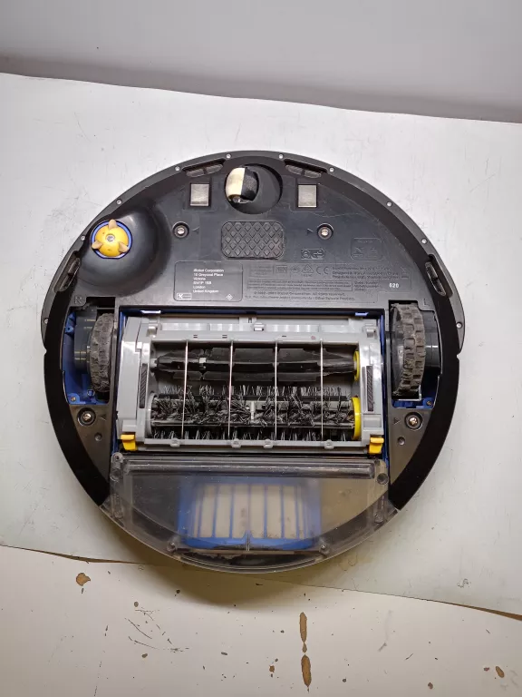 ROBOT SPRZĄTAJĄCY IROBOT ROOMBA 620 CZARNY