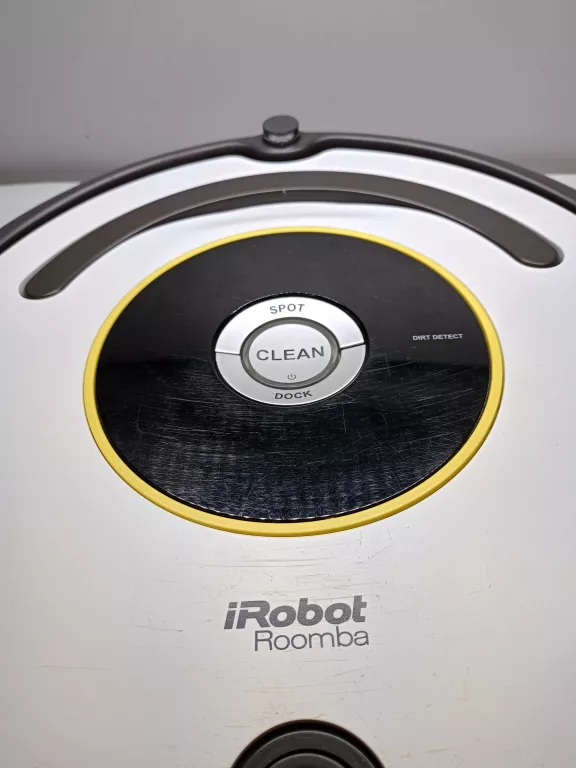 ROBOT SPRZĄTAJĄCY IROBOT ROOMBA 620 CZARNY