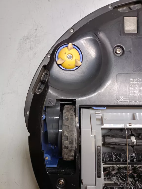 ROBOT SPRZĄTAJĄCY IROBOT ROOMBA 620 CZARNY
