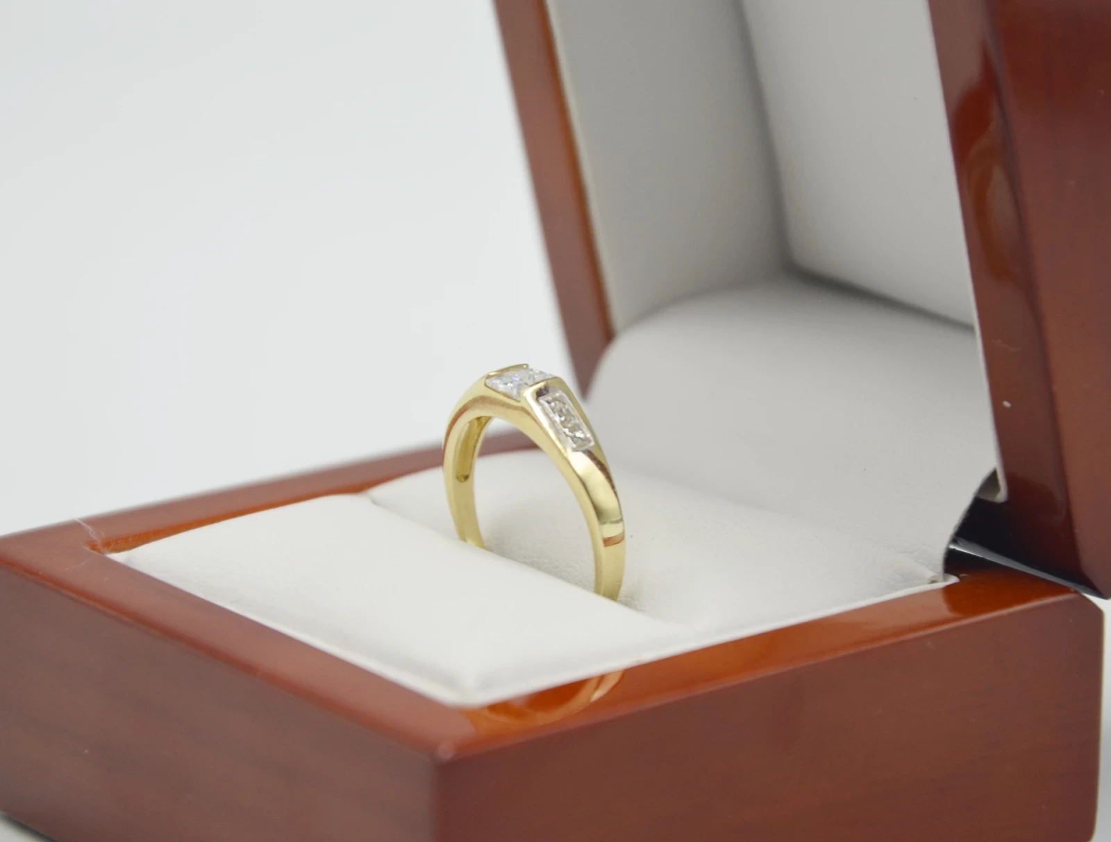 piekny-zloty-pierscionek-z-cyrkonia-585-w22g-stan-11323-2