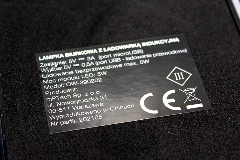 LAMPKA BIURKOWA SMUKEE Z ŁADOWARKĄ INDUKCYJNĄ