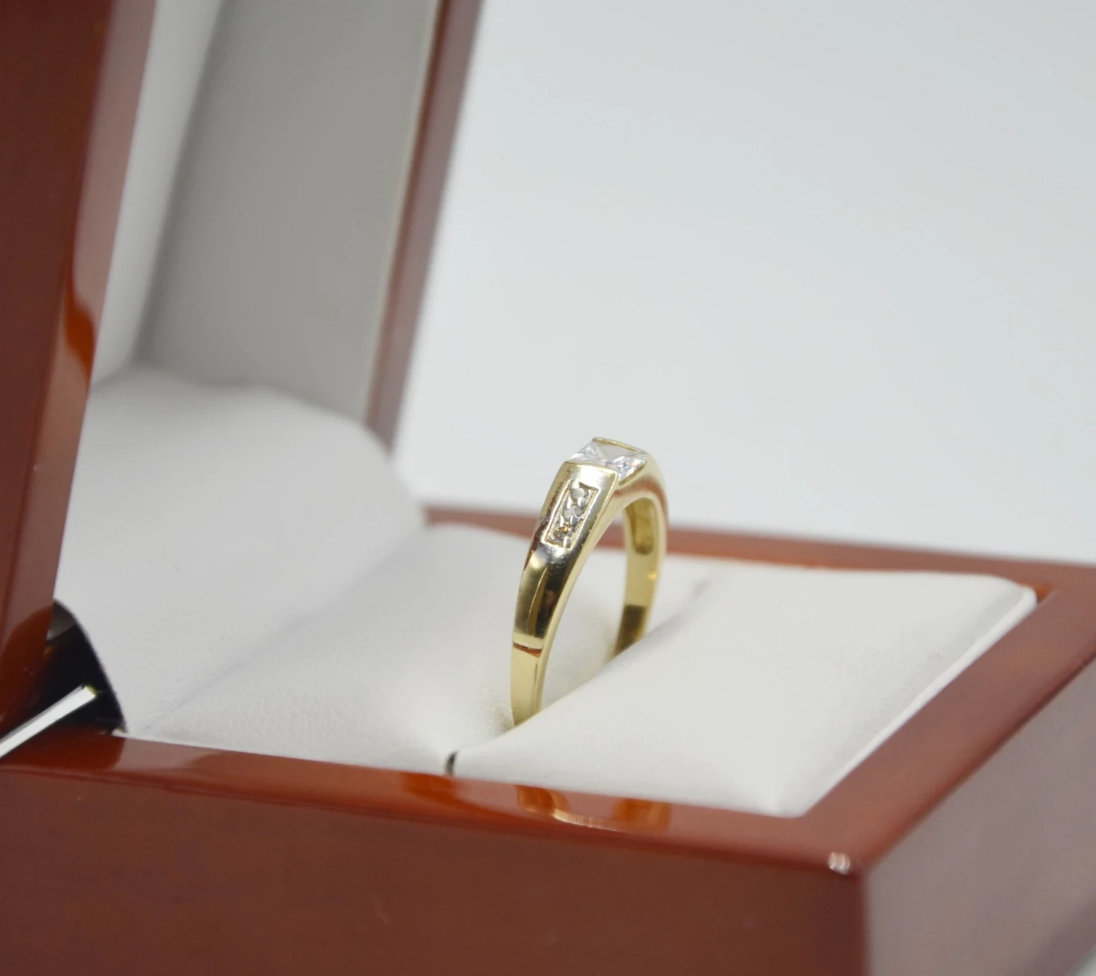 piekny-zloty-pierscionek-z-cyrkonia-585-w22g-swietlikow-8-warszawa