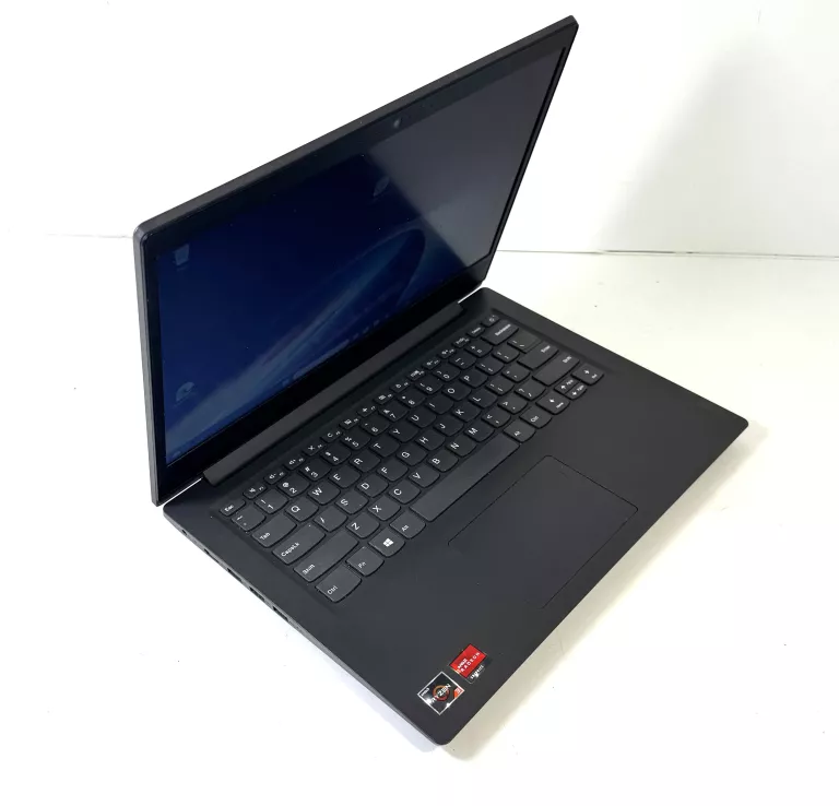 LAPTOP LENOVO V14-ADA 14 " AMD RYZEN 3 8 GB / 256 GB WIN 11
