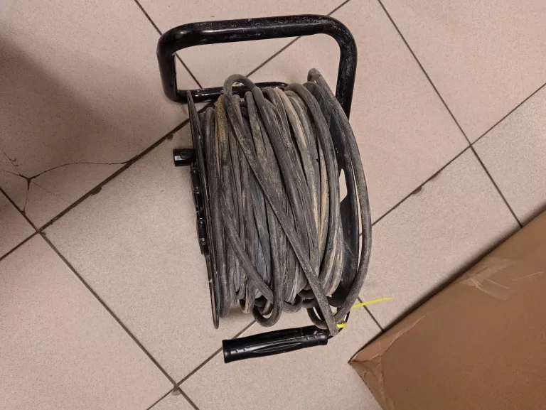 YATO PRZEDŁUŻACZ BĘBNOWY BUDOWLANY 40M NA BĘBNIE 4 GNIAZDA 3X1,5MM