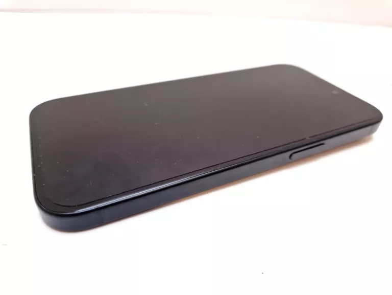 SMARTFON APPLE IPHONE 15 6 GB / 128 GB 5G CZARNY