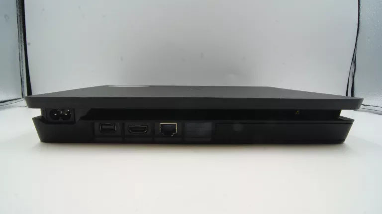 KONSOLA PLAYSTATION 4 SLIM 1TB +2 PADY