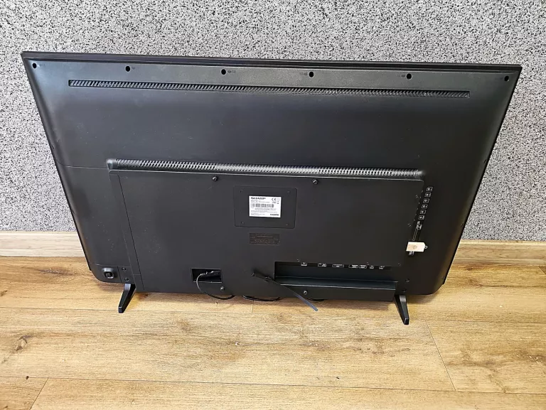 TELEWIZOR 40" SHARP LC-40FG3242E, PILOT (OPIS)