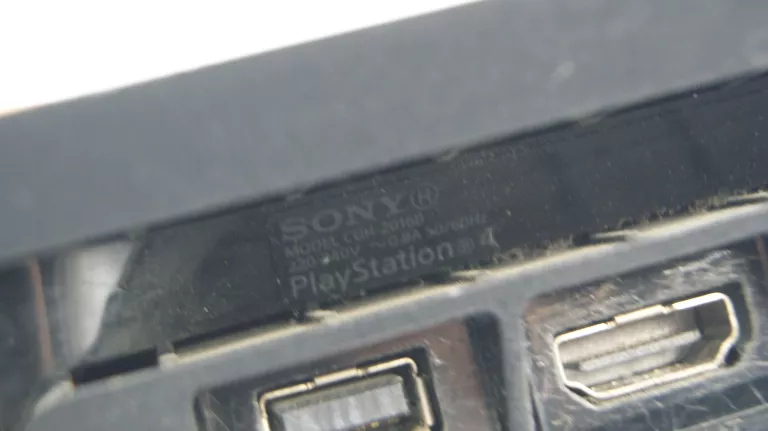 KONSOLA PLAYSTATION 4 SLIM 1TB +2 PADY