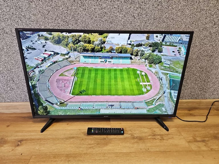 TELEWIZOR 40" SHARP LC-40FG3242E, PILOT (OPIS)