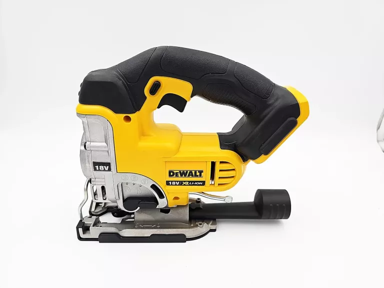 JAK NOWA WYRZYNARKA AKUMULATOROWA DEWALT DCS331