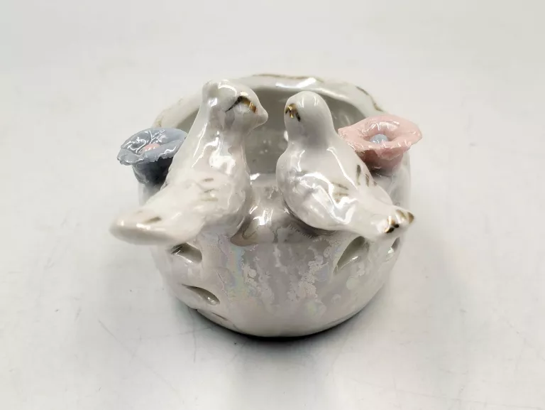 PORCELANOWY KOSZYK GOŁĘBIE Z KWIATAMI