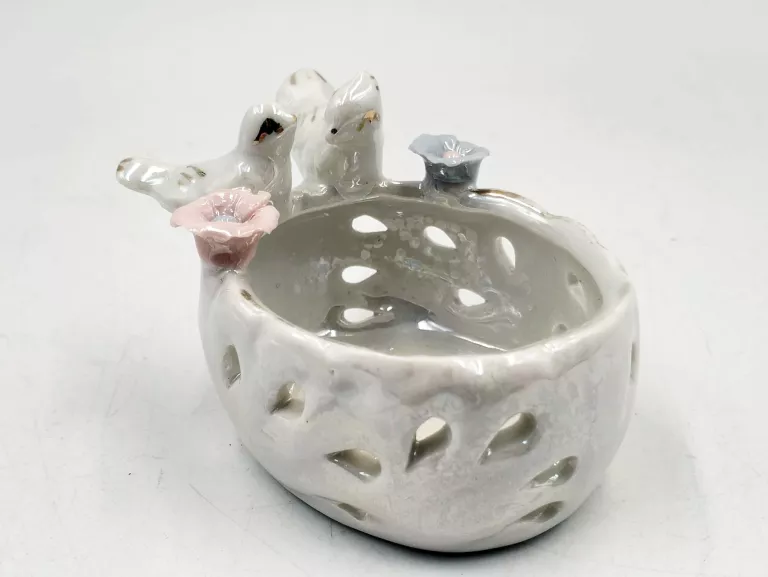 PORCELANOWY KOSZYK GOŁĘBIE Z KWIATAMI